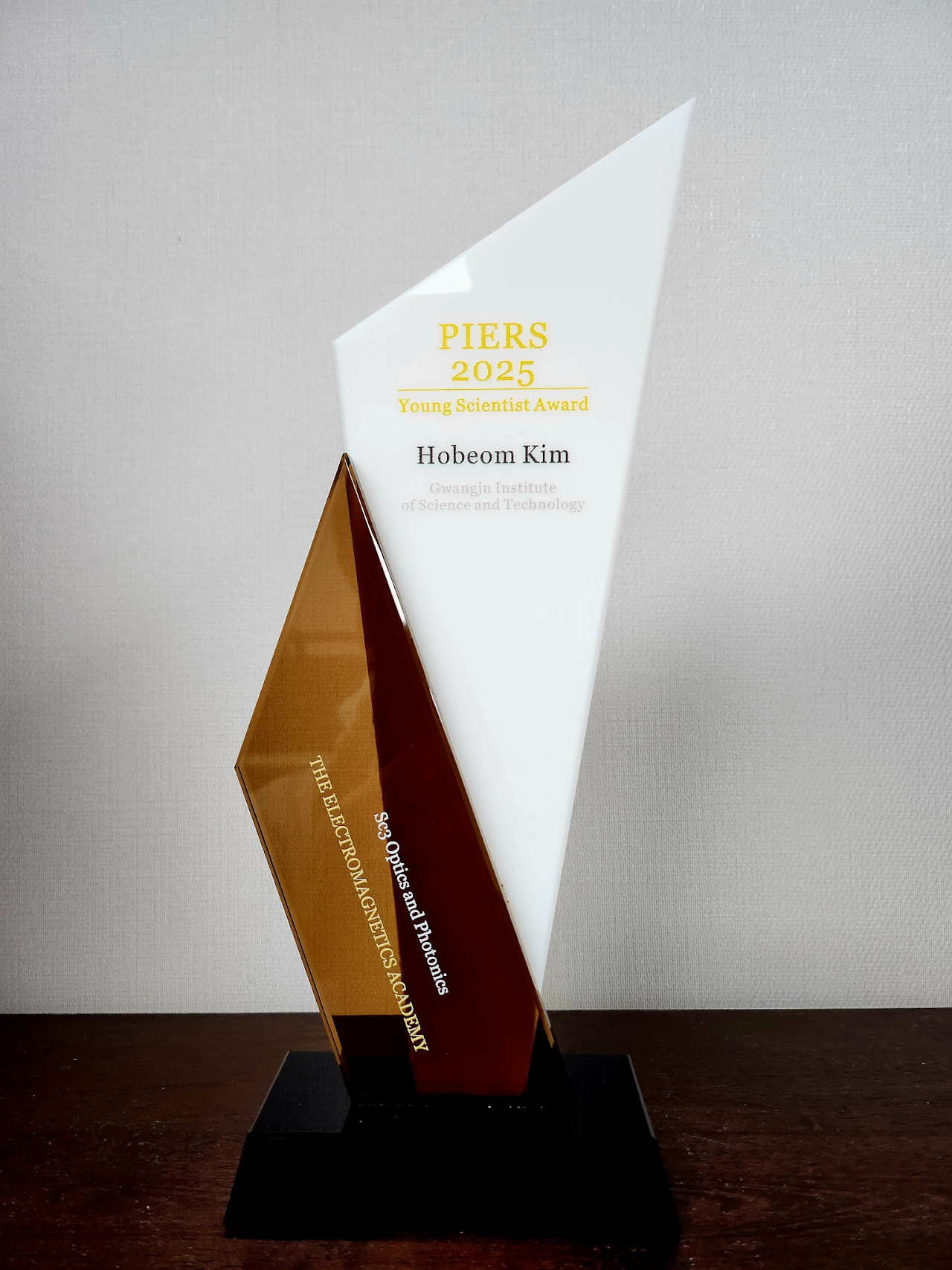 김호범 교수님 PIERS(Photonics and Electromagnetics Research Symposium) 2025 YSA(Young Scientist Award) 수상